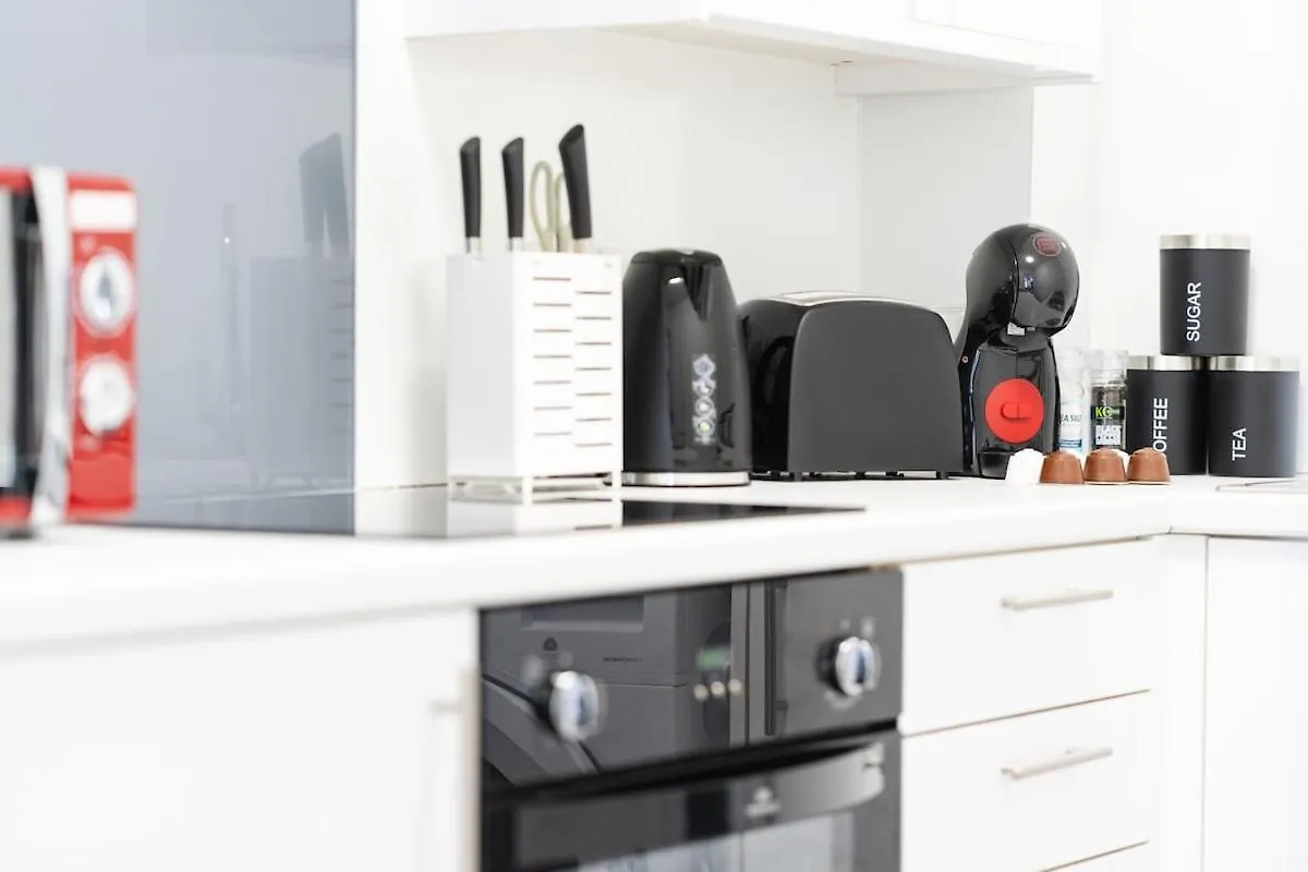 Stuff Contractors Accommodation Heath Hospital With Netflix Cardiff 0*,  United Kingdom