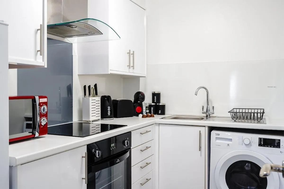 Stuff Contractors Accommodation Heath Hospital With Netflix Cardiff
