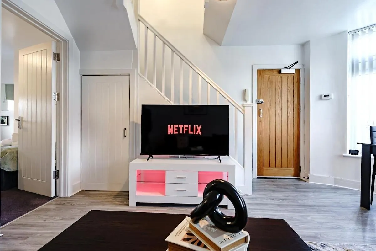 Apartment Stuff Contractors Accommodation Heath Hospital With Netflix Cardiff